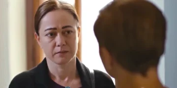 Hatice frente a frente com a ex-amante do seu falecido marido, em cena de Força de Mulher.