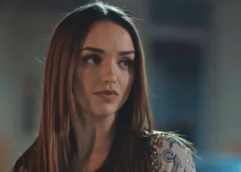 Jéssica sofre represália de Brenda na cadeia