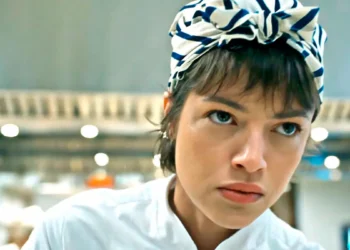 Luma, com vestes de cozinheira, em cena de Mania de Você.