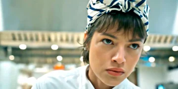 Luma, com vestes de cozinheira, em cena de Mania de Você.