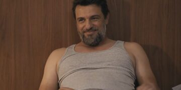 Molina (Rodrigo Lombardi) com um sorriso ardiloso