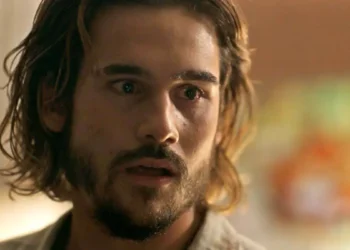 Rudá com cara de espanto em cena da novela Mania de Você.