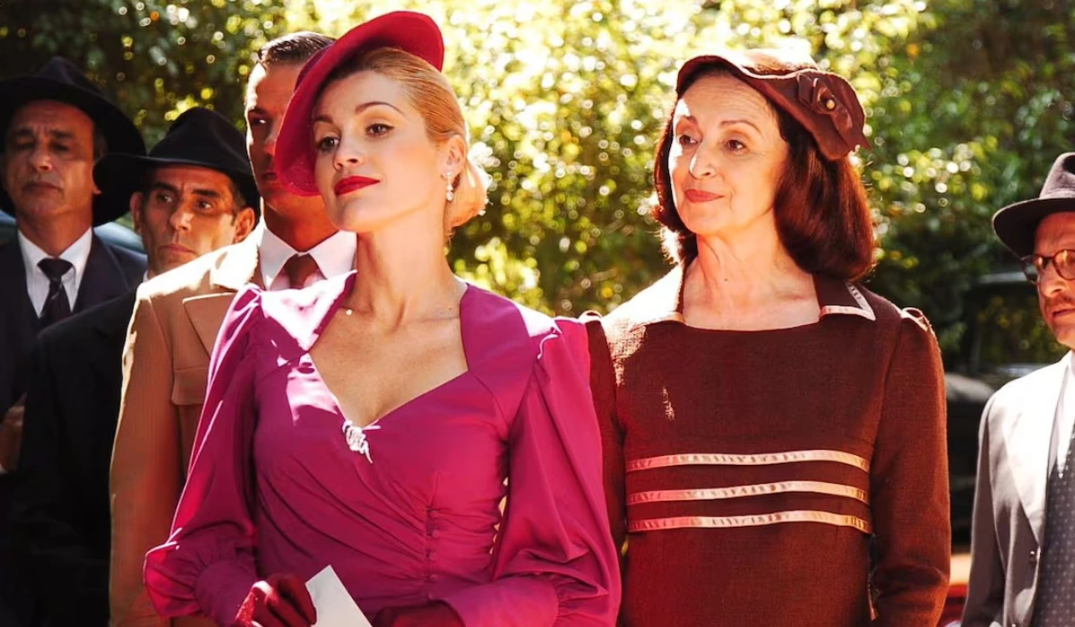 Flávia Alessandra (Cristina) e Débora (Ana Lúcia Torre) em Alma Gêmea (Foto: Divulgação/TV Globo)