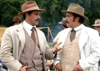 Oscar Magrini (Capitão Macário) e Tony Ramos (Coronel Boanerges) em Cabocla (Foto: Divulgação/TV Globo)