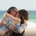 Osmar e Violeta se beijam apaixonadamente
