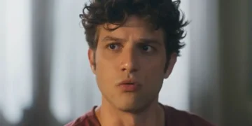 Chay Suede interpreta Mavi em Mania de Você (Foto: Reprodução/TV Globo)