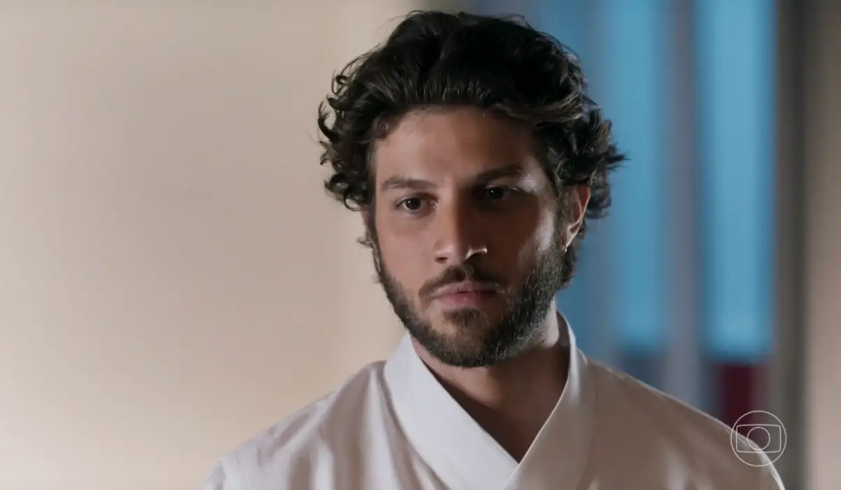 Chay Suede (Mavi) em cena de Mania de Você (Foto: Reprodução/TV Globo)