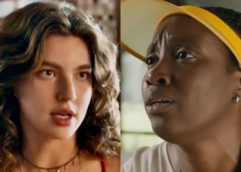 Michele (Alanis Guillen) e Dhu (Ivy Souza) em Mania de Você (Foto: Reprodução/TV Globo)