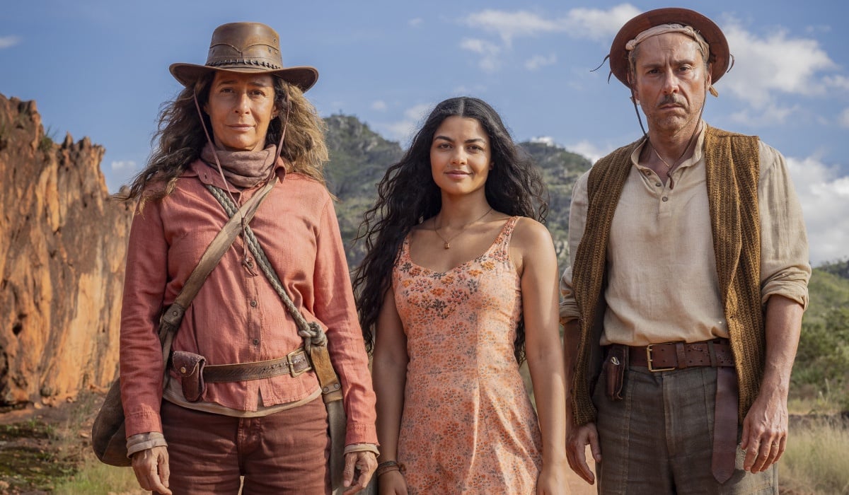 Andrea Beltrão (Zefa Leonel), Larissa Bocchino (Quinota) e Alexandre Nero (Tico Leonel) em No Rancho Fundo (Foto: Fábio Rocha/TV Globo)