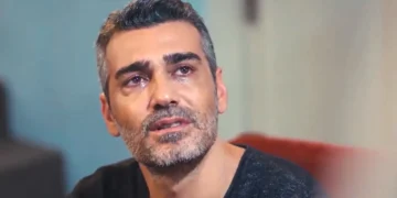 Sarp chorando em cena de Força de Mulher.