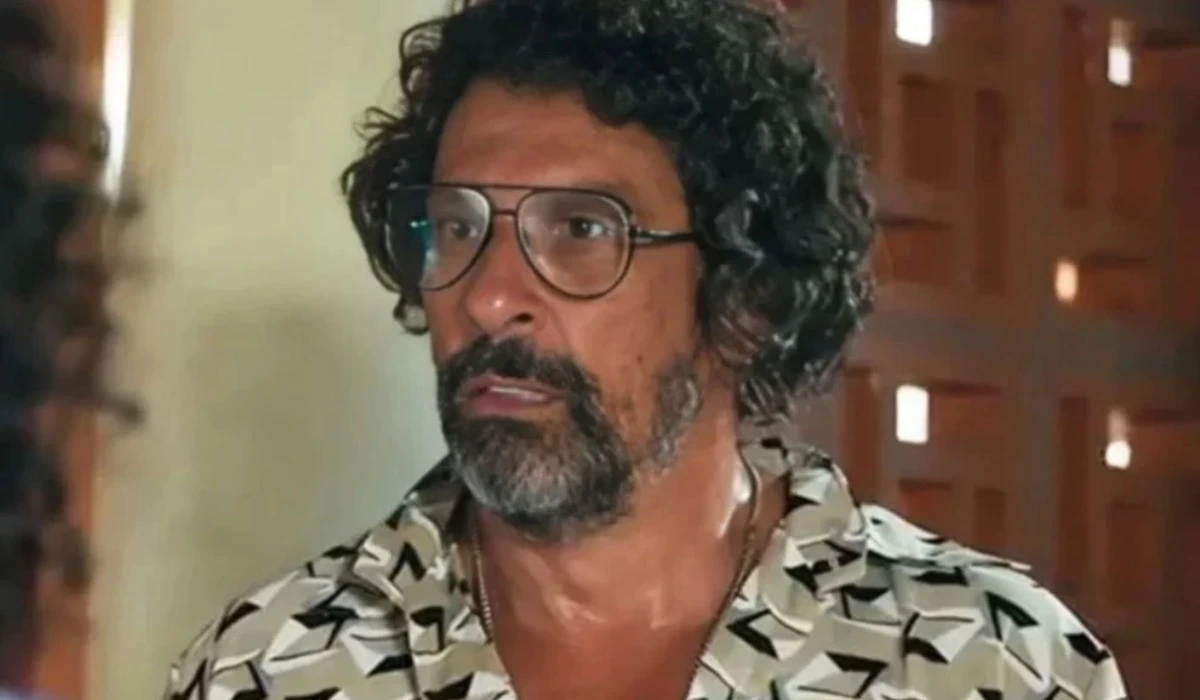 Osmar (Milhem Cortaz) em Volta por Cima (Foto: Reprodução/TV Globo)