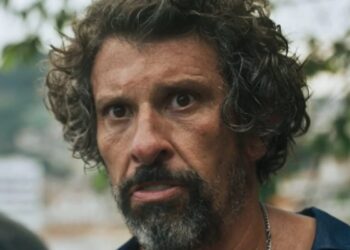 Osmar (Milhem Cortaz) em Volta por Cima (Foto: Reprodução/TV Globo)