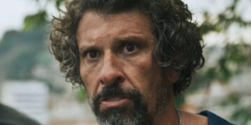 Osmar (Milhem Cortaz) em Volta por Cima (Foto: Reprodução/TV Globo)