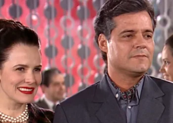 Felipe Camargo (Julian) com Bia Seidl (Vera) em Alma Gêmea (Foto: Reprodução/TV Globo)