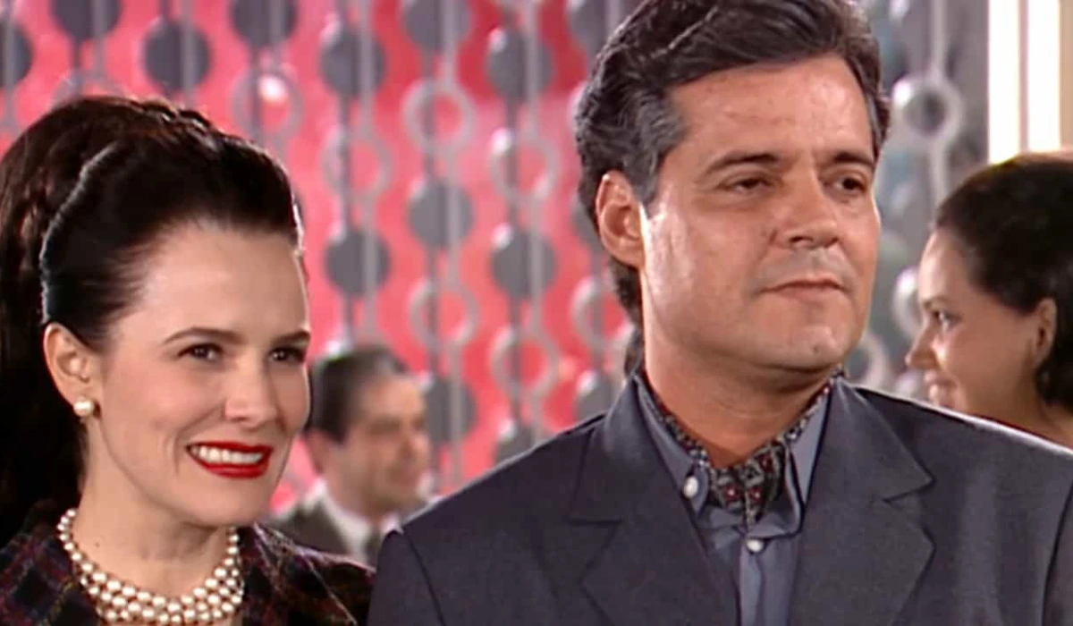 Felipe Camargo (Julian) com Bia Seidl (Vera) em Alma Gêmea (Foto: Reprodução/TV Globo)