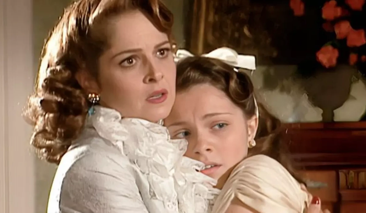 Drica Moraes (Olívia) e Cecília Dassi (Mirella) em Alma Gêmea (Foto: Reprodução/TV Globo)