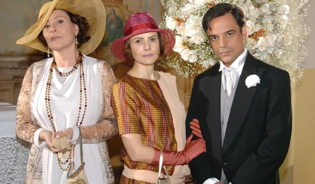 Elizabeth Savala (Agnes), Bia Seidl (Vera) e Ângelo Antônio (Eduardo) em Alma Gêmea (Foto: Márcio de Souza/TV Globo)