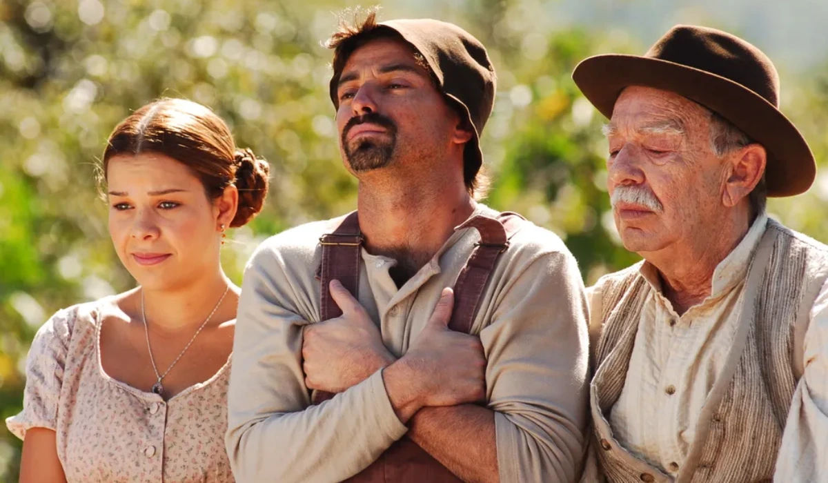 Mirna (Fernanda Souza), Crispim (Emilio Orciollo Netto) e Bernardo (Emiliano Queiroz) em Alma Gêmea (Foto: João Miguel Júnior/TV Globo)