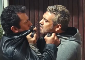Arif e Sarp se enfrentando em cena de Força de Mulher.