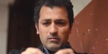 Arif chorando em cena da novela Força de Mulher.