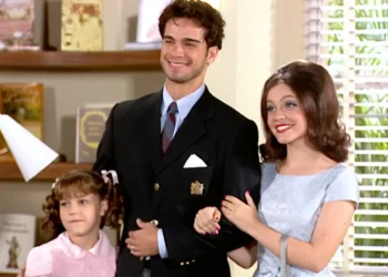Final: Felipe se torna o dono do roseiral, se casa com Mirela, e ela dá à luz uma linda menina: “uma família”