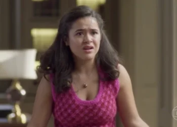 Maisa Silva (Bia) em Garota do Momento (Foto: Reprodução/TV Globo)