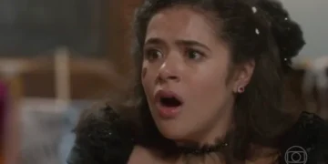 Maisa Silva (Bia) em cena de Garota do Momento (Foto: Reprodução/TV Globo)