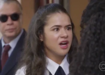 Maisa Silva (Bia) em Garota do Momento (Foto: Reprodução/TV Globo)