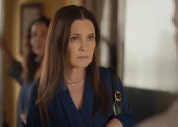 Adriana Esteves (Mércia) em cena de Mania de Você (Foto: Reprodução/TV Globo)
