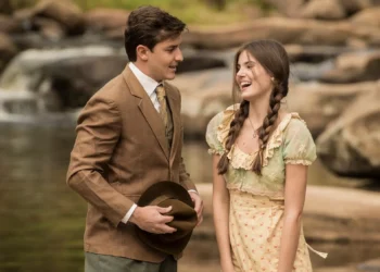 Klebber Toledo e Camila Queiroz em cena de Êta Mundo Bom! (2016)