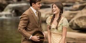 Klebber Toledo e Camila Queiroz em cena de Êta Mundo Bom! (2016)