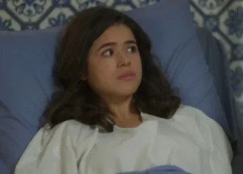 Bia descobre que não é filha de Clarice, fica abalada ao saber que Juliano matou sua mãe biológica e ganha redenção no final da novela