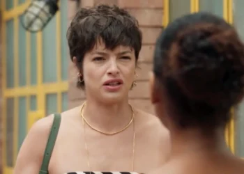 Agatha Moreira (Luma) e Gabz (Viola) em Mania de Você (Foto: Reprodução/TV Globo)