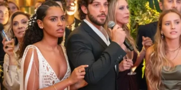 Gabz (Viola) e Chay Suede (Mavi) em cena de Mania de Você (Foto: Fabio Rocha/TV Globo)