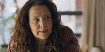 Moema (Ana Beatriz Nogueira) em Mania de Você (Foto: Reprodução/TV Globo)
