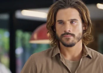 Rudá (Nicolas Prattes) em Mania de Você (Foto: Reprodução/TV Globo)
