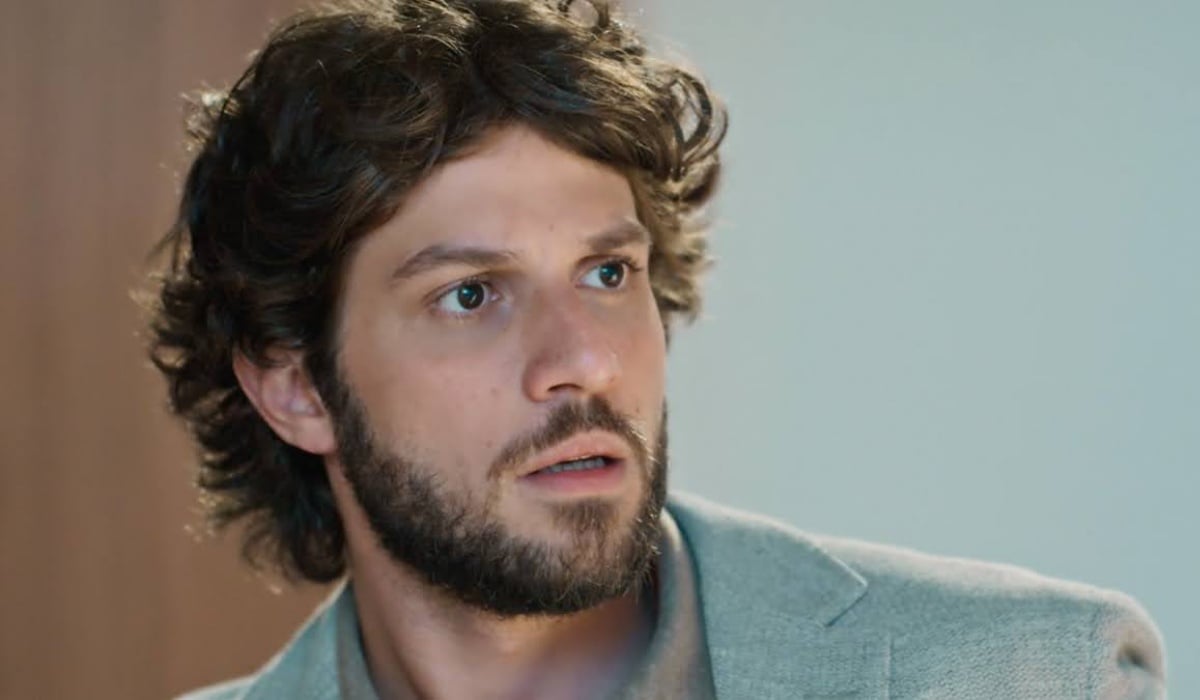 Mavi (Chay Suede) em Mania de Você (Foto: Reprodução/TV Globo)