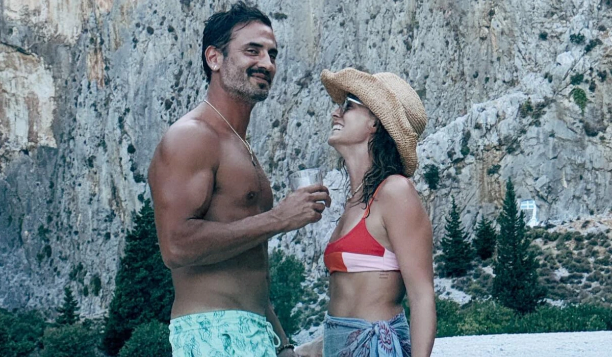 Özge Özpirinçci e o marido, Burak Yamantürk (Foto: Reprodução/Instagram)