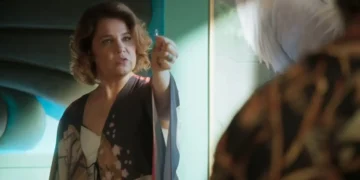 Violeta pressiona Joyce por causa de brinco