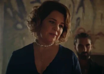 Violeta (Isabel Teixeira) em cena de Volta por Cima (Foto: Reprodução/TV Globo)