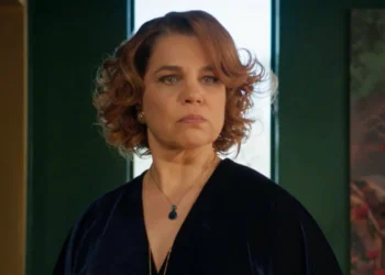 Violeta (Isabel Teixeira) em Volta por Cima (Foto: Reprodução/TV Globo)