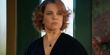 Violeta (Isabel Teixeira) em Volta por Cima (Foto: Reprodução/TV Globo)