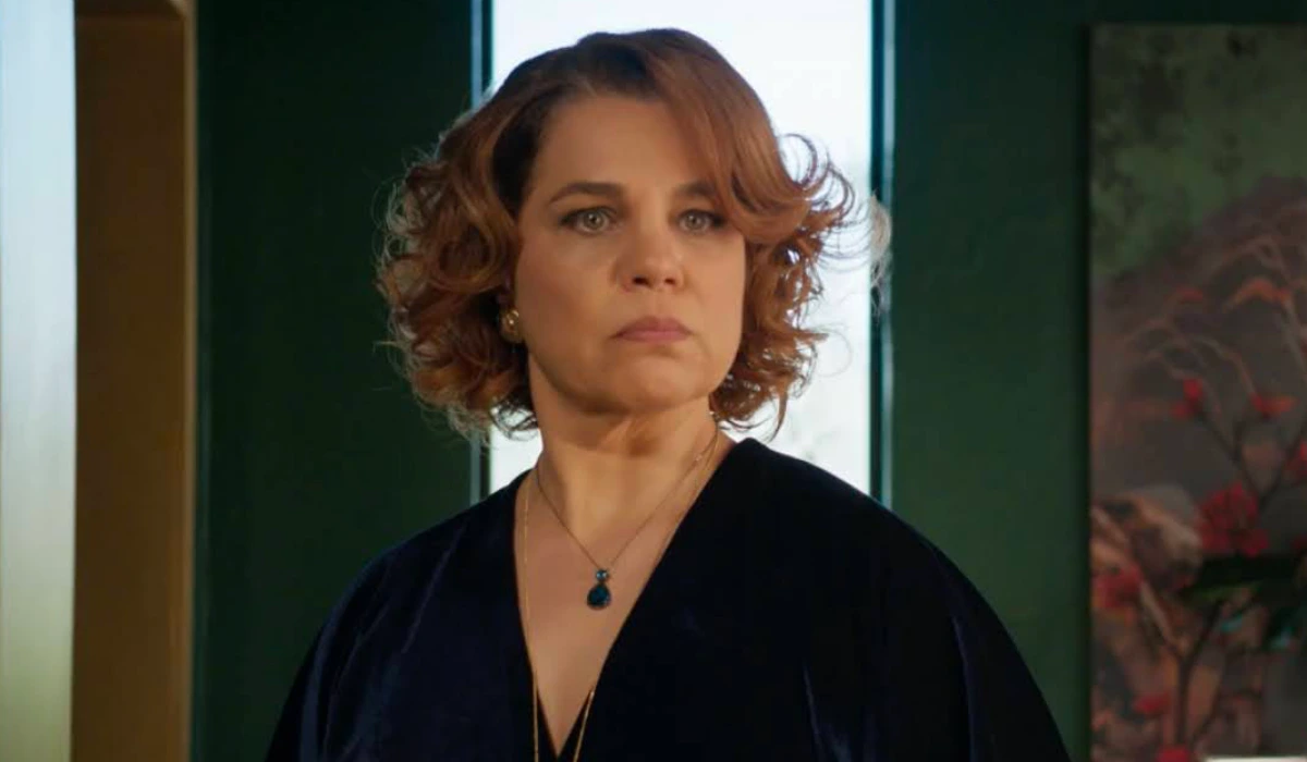 Violeta (Isabel Teixeira) em Volta por Cima (Foto: Reprodução/TV Globo)