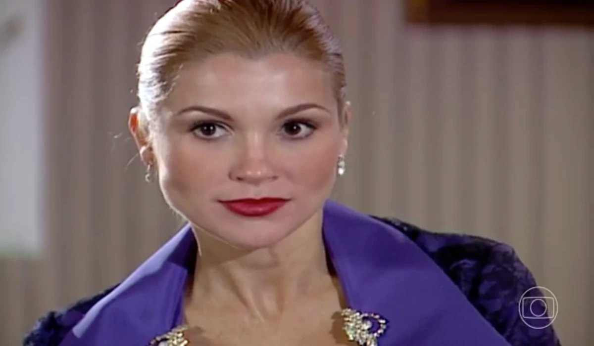 Cristina (Flávia Alessandra) em cena de Alma Gêmea (Foto: Reprodução/TV Globo)