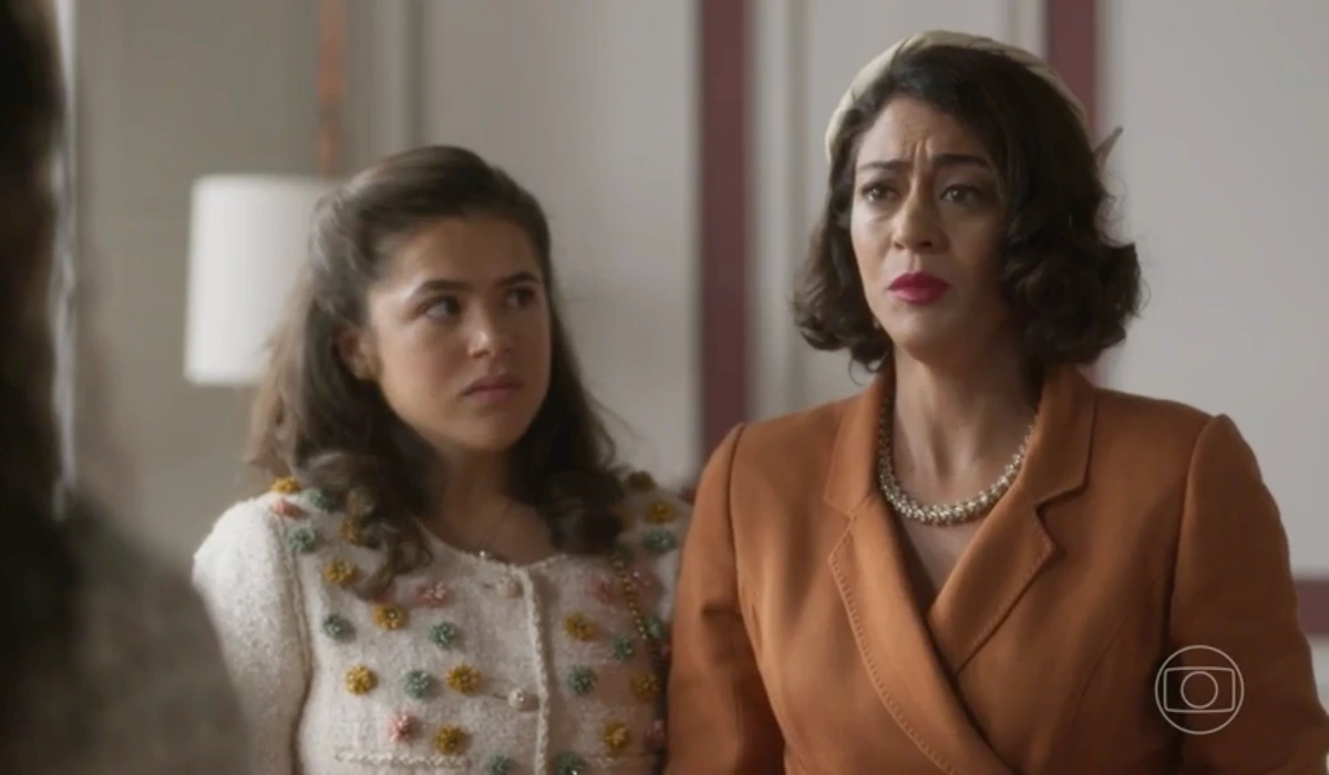 Maisa Silva (Bia) e Carol Castro (Clarice) em Garota do Momento (Foto: Reprodução/TV Globo)