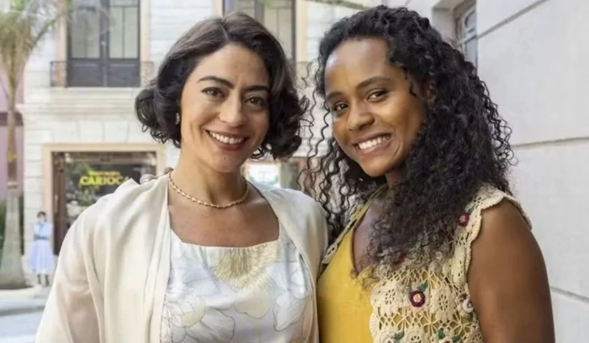 Beatriz (Duda Santos) e Clarice (Carol Castro) em Garota do Momento (Foto: Divulgação/TV Globo)