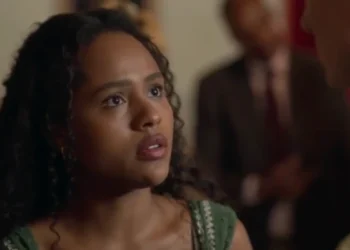 Duda Santos (Beatriz) em Garota do Momento (Foto: Reprodução/TV Globo)