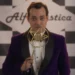 Alfredo Honório (Eduardo Sterblitch) homenageou Gugu em Garota do Momento (Foto: Reprodução/TV Globo)