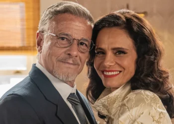 Eugênio (Marcello Novaes) e Violeta (Malu Galli) em Garota do Momento (Foto: Léo Rosario/TV Globo)