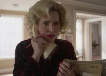 Letícia Colin (Zélia) em cena de Garota do Momento (Foto: Reprodução/TV Globo)